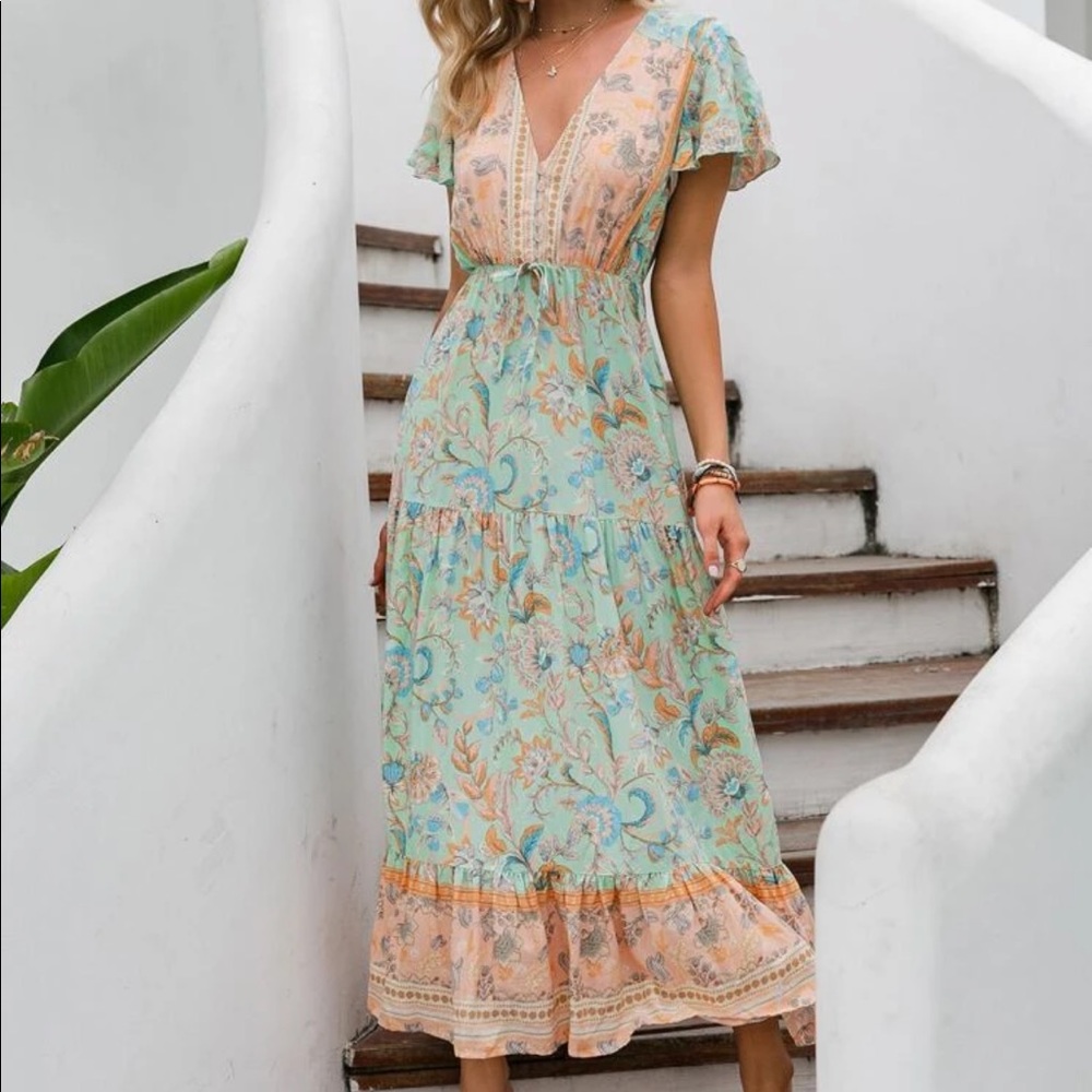Butterfly sleeve dress - Picture 5 of 6